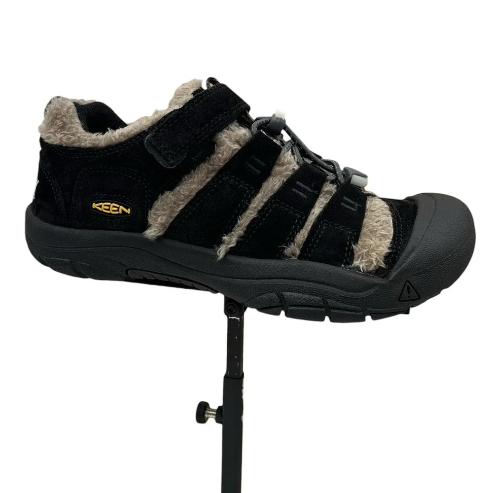 KEEN Youth Big Boys Girls Newport Suede Cozy Shoes Size 1 Black Slip-on Bungee